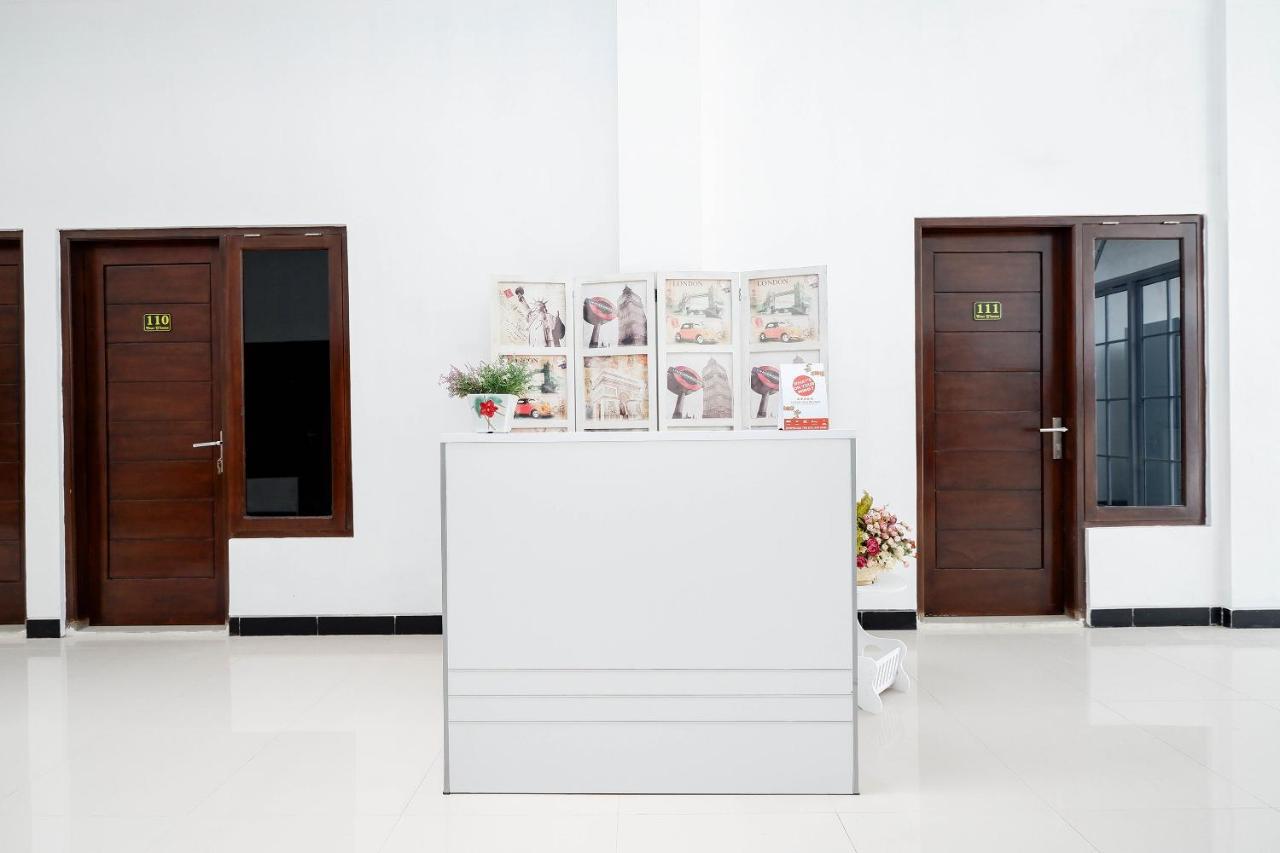 Oyo 1611 Four D'Home Solo Екстериор снимка