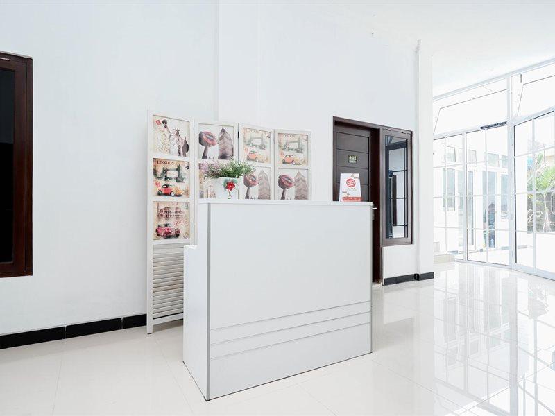 Oyo 1611 Four D'Home Solo Екстериор снимка