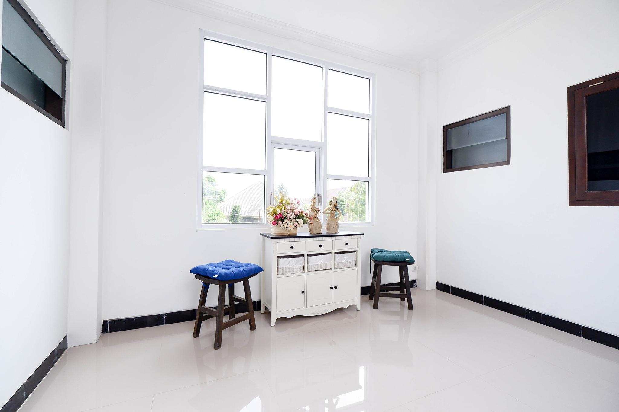 Oyo 1611 Four D'Home Solo Екстериор снимка